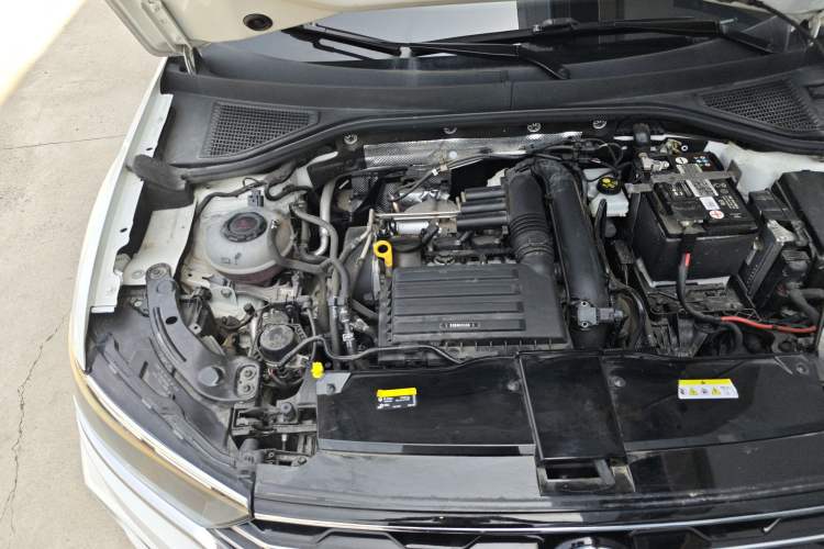 Used Volkswagen T-ROC 2022 280TSI DSG Two-Wheel Drive Comfort PLUS Engine Bay Right