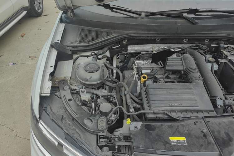 Used Volkswagen T-ROC 2022 280TSI DSG Two-Wheel Drive Comfort PLUS Engine Bay Right