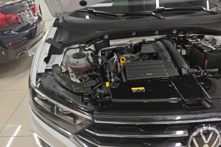 Used Volkswagen T-ROC 2022 280TSI DSG Two-Wheel Drive Comfort PLUS Engine Bay Right