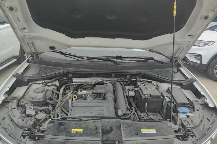 Used Volkswagen T-ROC 2022 280TSI DSG Two-Wheel Drive Comfort PLUS Engine Bay