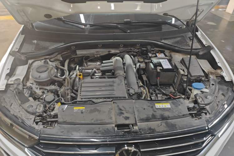 Used Volkswagen T-ROC 2022 280TSI DSG Two-Wheel Drive Comfort PLUS Engine Bay