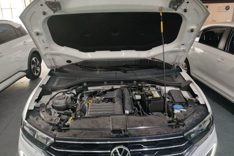 Used Volkswagen T-ROC 2022 280TSI DSG Two-Wheel Drive Elite PLUS Engine Bay