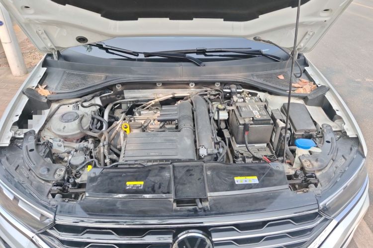 Used Volkswagen T-ROC 2022 280TSI DSG Two-Wheel Drive Comfort PLUS Engine Bay