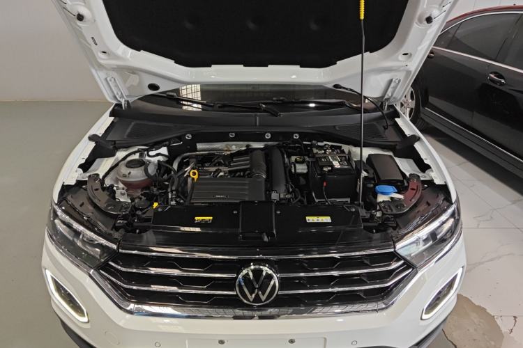 Used Volkswagen T-ROC 2022 280TSI DSG Two-Wheel Drive Comfort PLUS Engine Bay