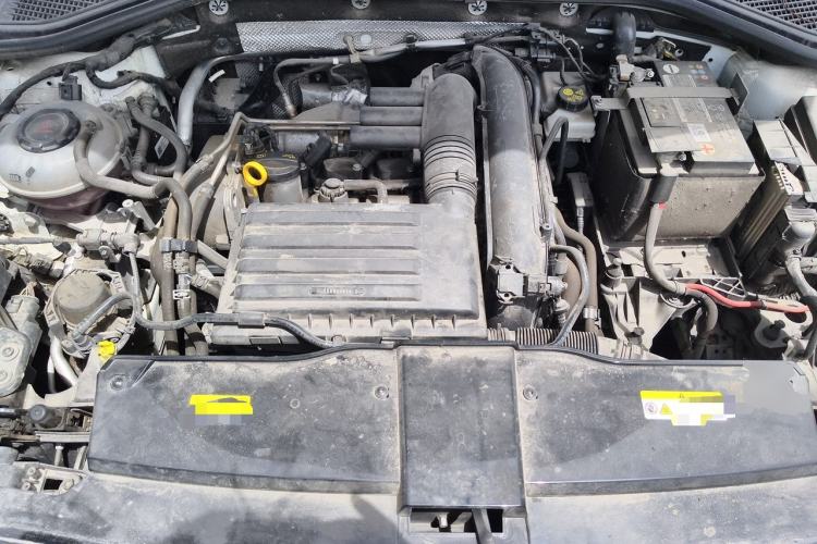 Used Volkswagen T-ROC 2022 280TSI DSG Two-Wheel Drive Comfort PLUS Engine Bay