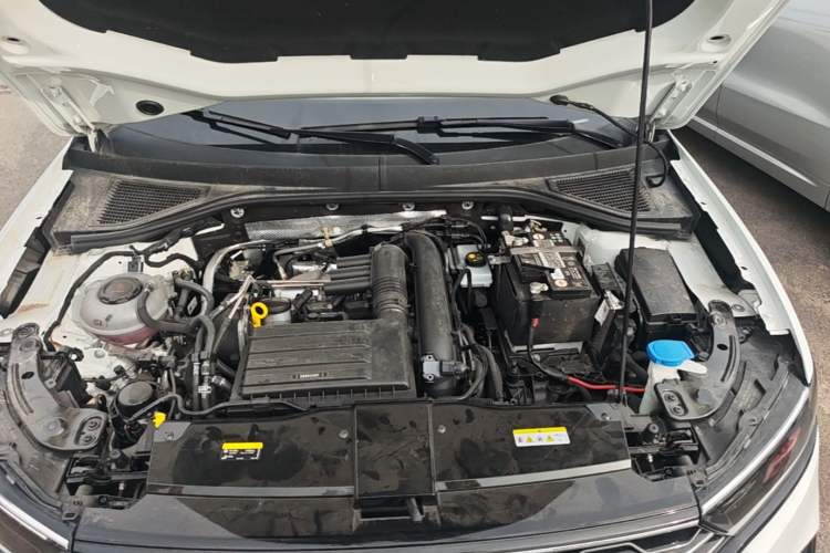 Used Volkswagen T-ROC 2022 280TSI DSG Two-Wheel Drive R-Line Pro PLUS Engine Bay