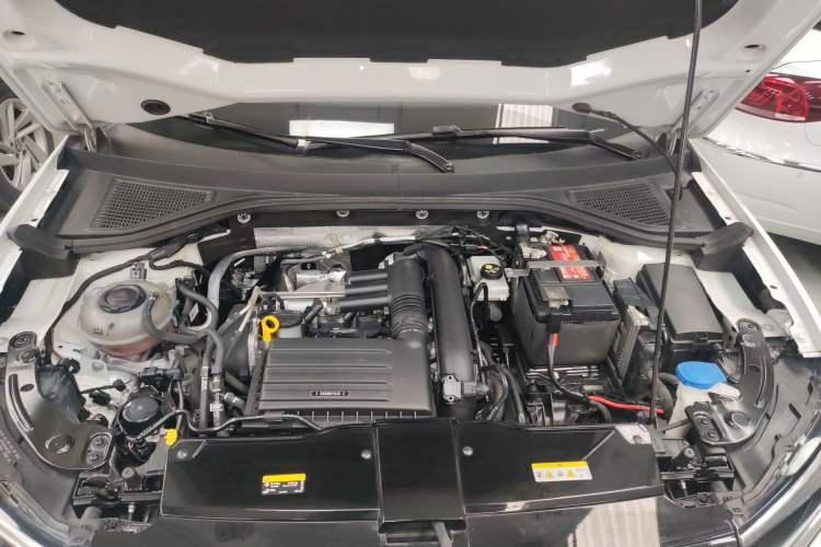 Used Volkswagen T-ROC 2022 280TSI DSG Two-Wheel Drive Elite PLUS Engine Bay