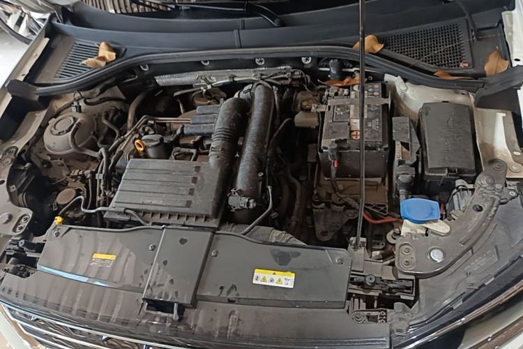 Used Volkswagen T-ROC 2022 280TSI DSG Two-Wheel Drive Comfort PLUS Engine Bay