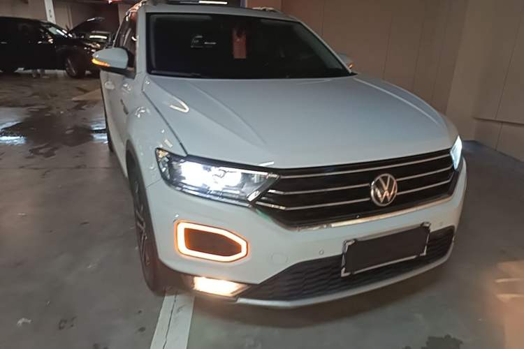 Used Volkswagen T-ROC 2022 280TSI DSG Two-Wheel Drive Comfort PLUS Front Right 45 Deg