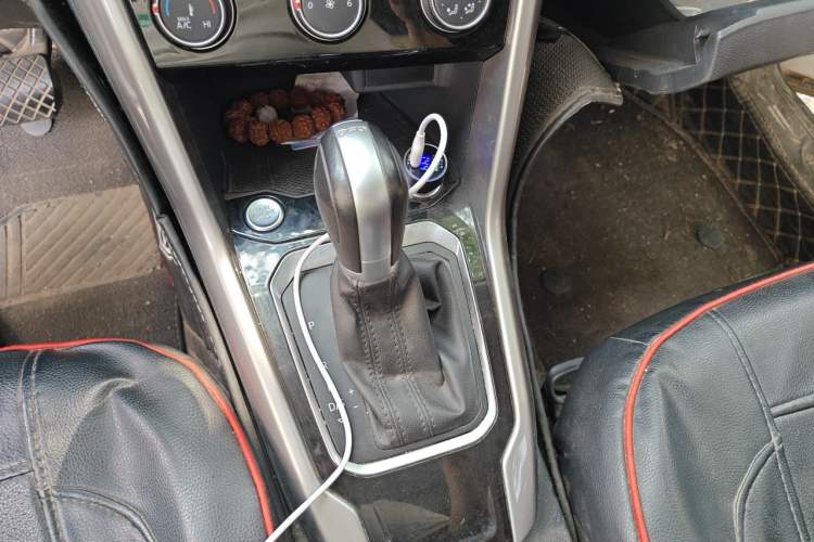Used Volkswagen T-ROC 2022 280TSI DSG Two-Wheel Drive Elite PLUS Gear Lever
