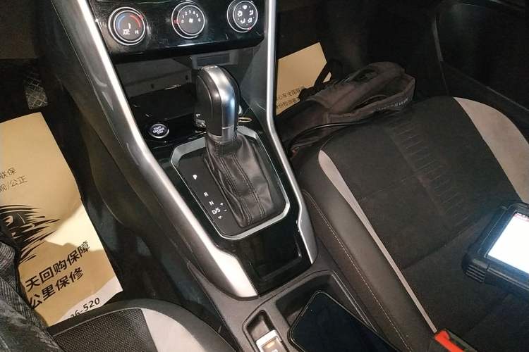 Used Volkswagen T-ROC 2022 280TSI DSG Two-Wheel Drive Elite PLUS Gear Lever