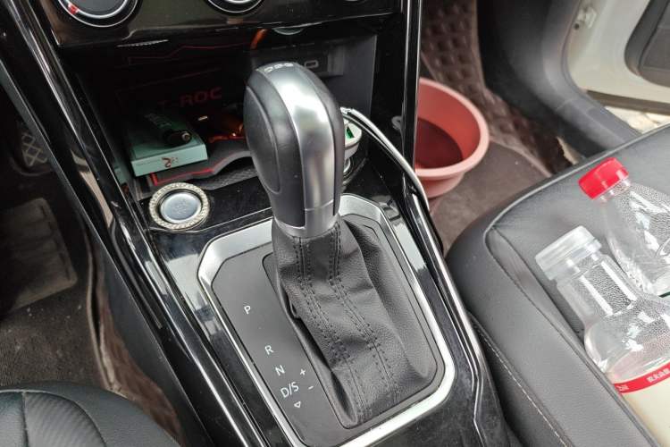 Used Volkswagen T-ROC 2022 280TSI DSG Two-Wheel Drive Comfort PLUS Gear Lever