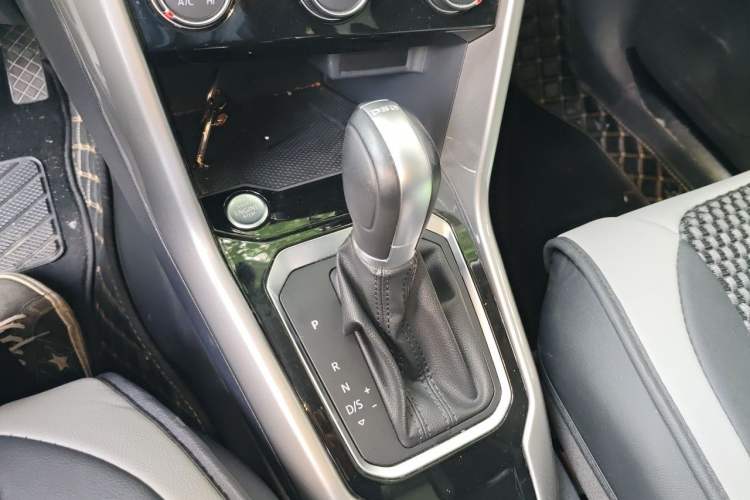 Used Volkswagen T-ROC 2022 280TSI DSG Two-Wheel Drive Elite PLUS Gear Lever