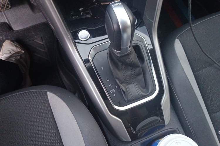 Used Volkswagen T-ROC 2022 280TSI DSG Two-Wheel Drive Elite PLUS Gear Lever