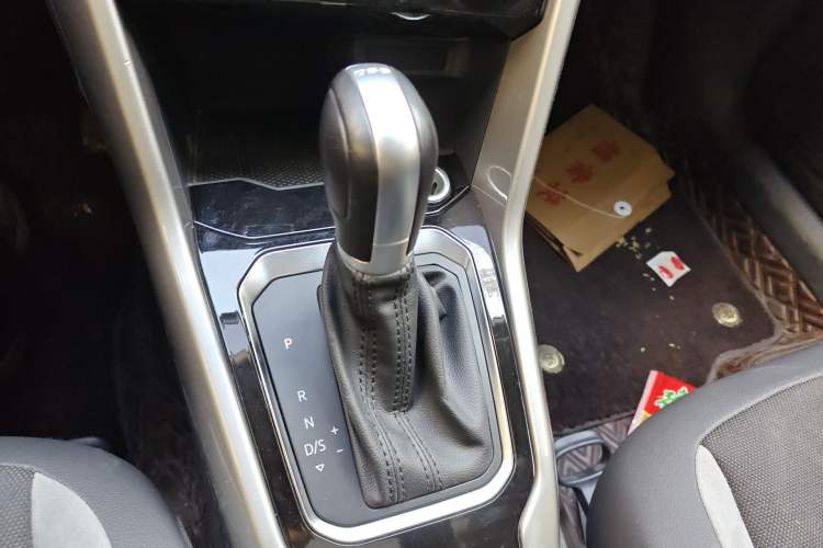 Used Volkswagen T-ROC 2022 280TSI DSG Two-Wheel Drive Elite PLUS Gear Lever
