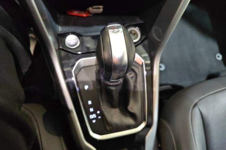 Used Volkswagen T-ROC 2022 280TSI DSG Two-Wheel Drive Elite PLUS Gear Lever