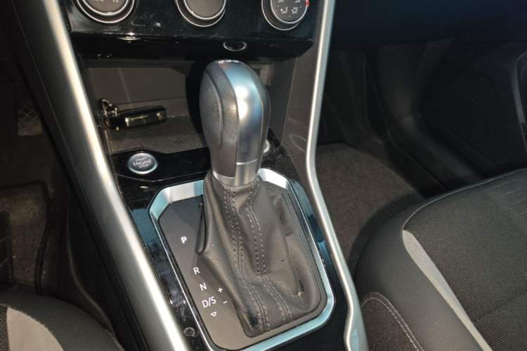 Used Volkswagen T-ROC 2022 280TSI DSG Two-Wheel Drive Elite PLUS Gear Lever
