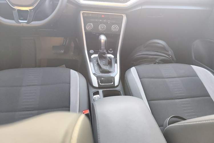 Used Volkswagen T-ROC 2022 280TSI DSG Two-Wheel Drive Elite PLUS Gear Lever