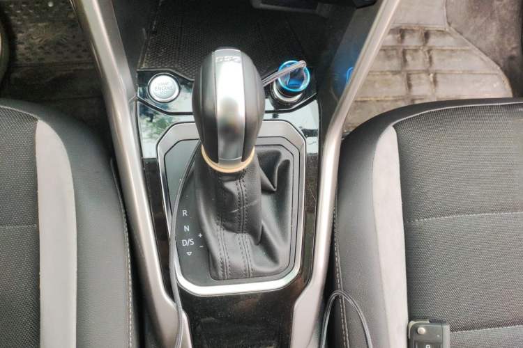Used Volkswagen T-ROC 2022 280TSI DSG Two-Wheel Drive Elite PLUS Gear Lever