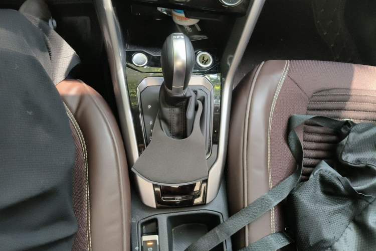 Used Volkswagen T-ROC 2022 280TSI DSG Two-Wheel Drive Elite PLUS Gear Lever