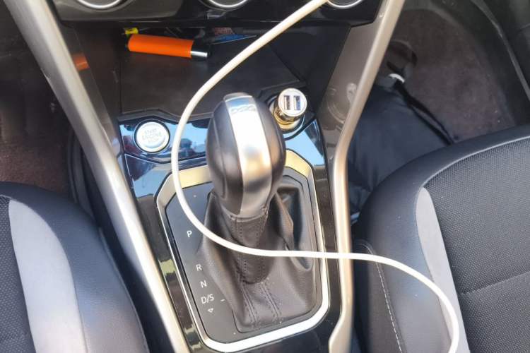 Used Volkswagen T-ROC 2022 280TSI DSG Two-Wheel Drive Elite PLUS Gear Lever