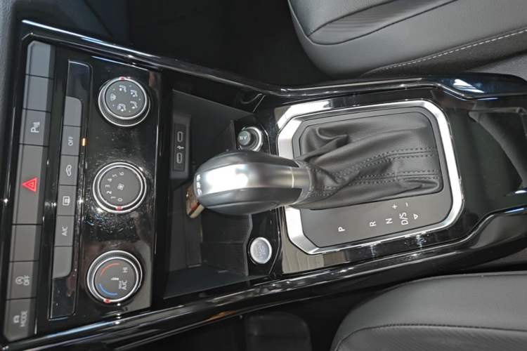 Used Volkswagen T-ROC 2022 280TSI DSG Two-Wheel Drive Elite PLUS Gear Lever