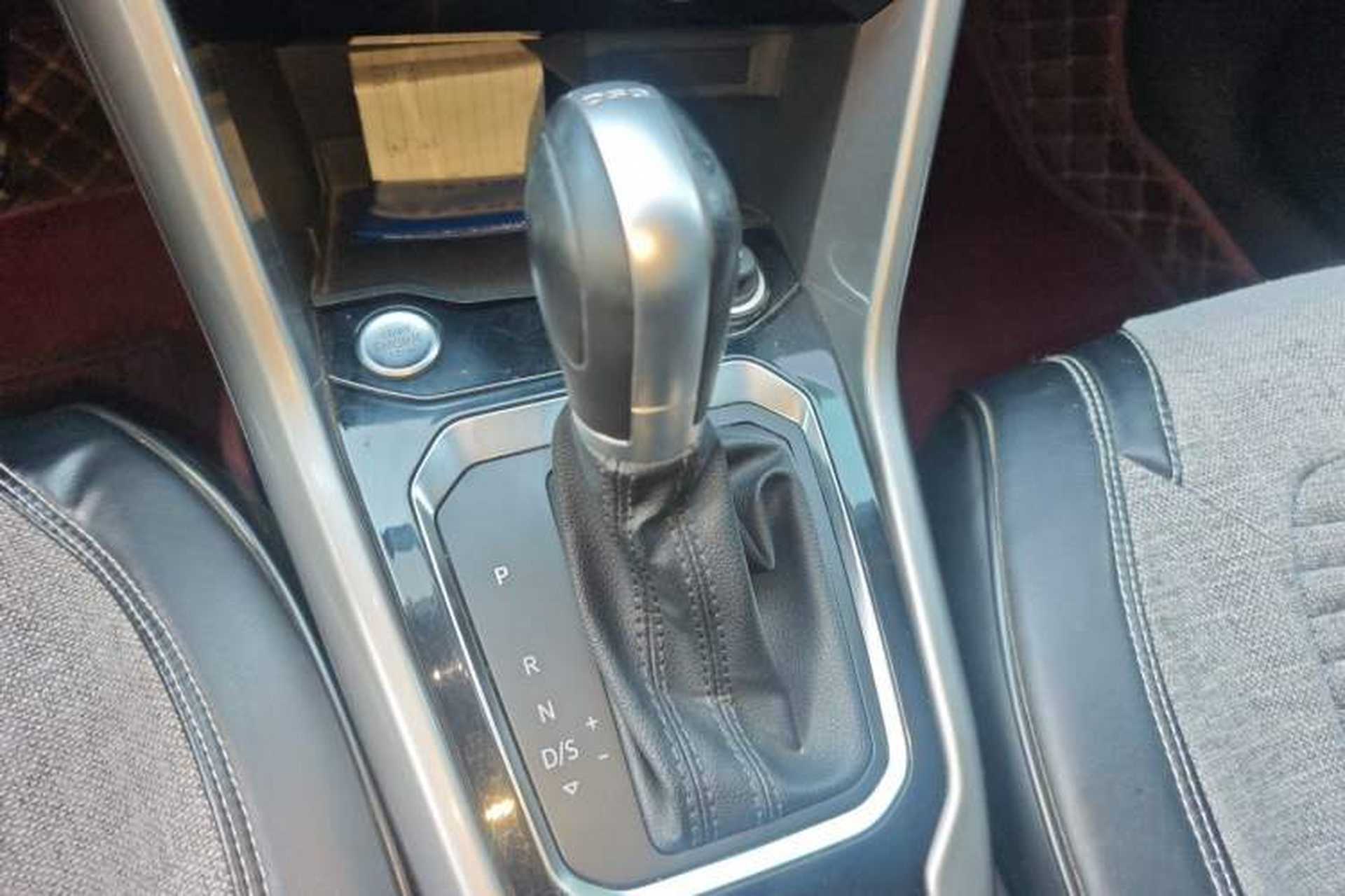 Used Volkswagen T-ROC 2022 280TSI DSG Two-Wheel Drive Elite PLUS Gear Lever
