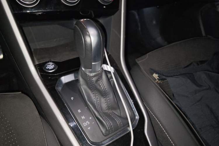 Used Volkswagen T-ROC 2022 280TSI DSG Two-Wheel Drive R-Line Pro PLUS Gear Lever
