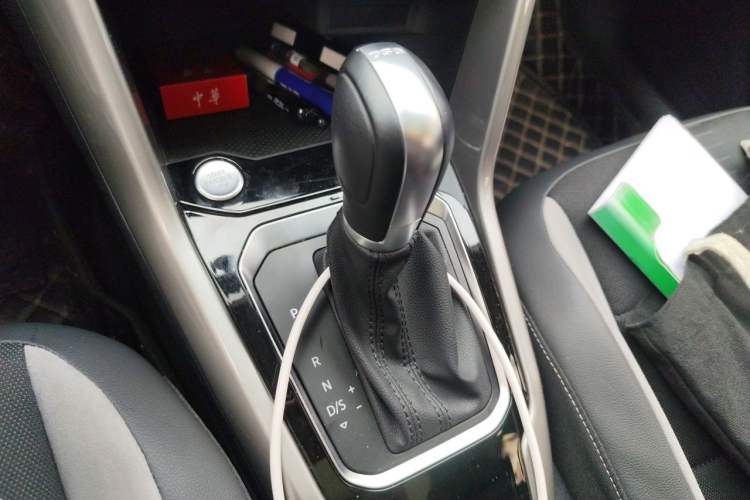 Used Volkswagen T-ROC 2022 280TSI DSG Two-Wheel Drive Elite PLUS Gear Lever