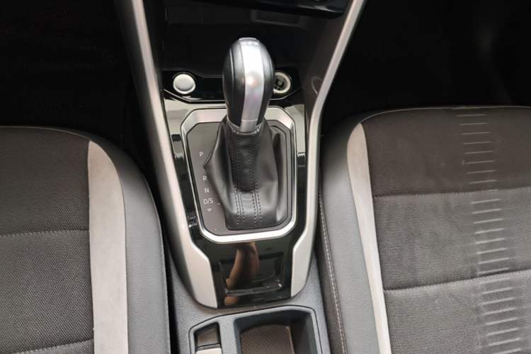 Used Volkswagen T-ROC 2022 280TSI DSG Two-Wheel Drive Elite PLUS Gear Lever