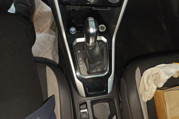 Used Volkswagen T-ROC 2022 280TSI DSG Two-Wheel Drive Elite PLUS Gear Lever