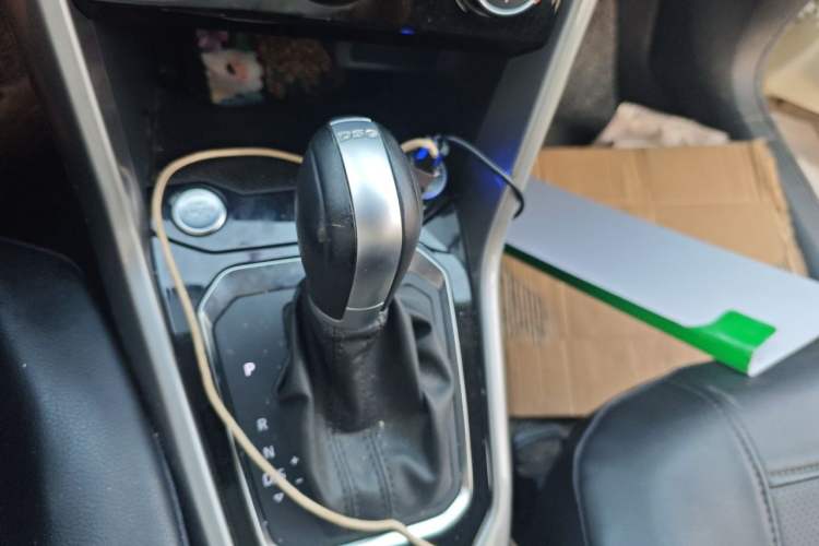 Used Volkswagen T-ROC 2022 280TSI DSG Two-Wheel Drive Elite PLUS Gear Lever