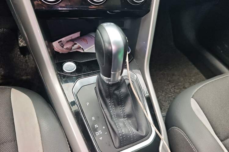 Used Volkswagen T-ROC 2022 280TSI DSG Two-Wheel Drive Elite PLUS Gear Lever
