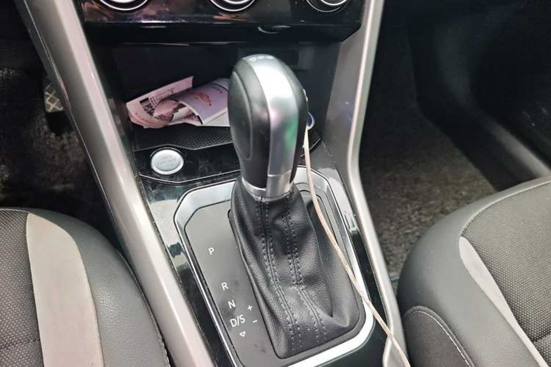 Used Volkswagen T-ROC 2022 280TSI DSG Two-Wheel Drive Elite PLUS Gear Lever