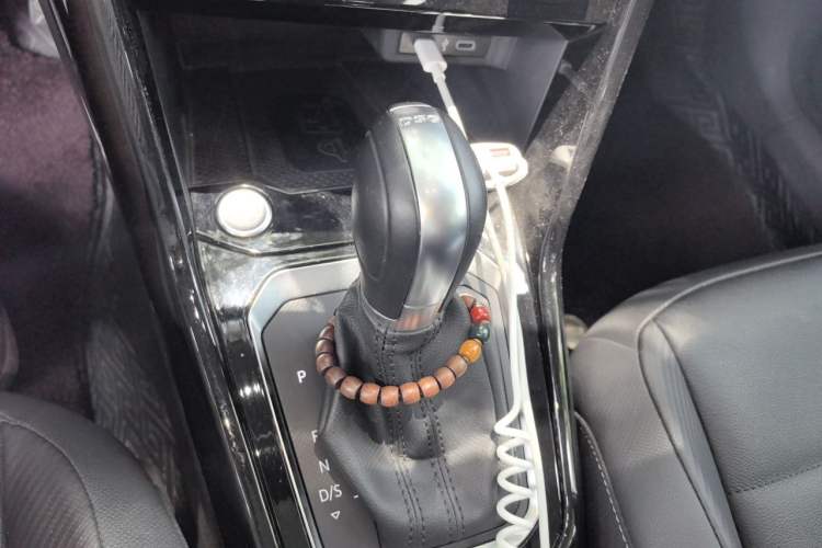 Used Volkswagen T-ROC 2022 280TSI DSG Two-Wheel Drive Comfort PLUS Gear Lever