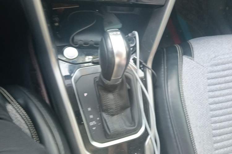 Used Volkswagen T-ROC 2022 280TSI DSG Two-Wheel Drive Elite PLUS Gear Lever