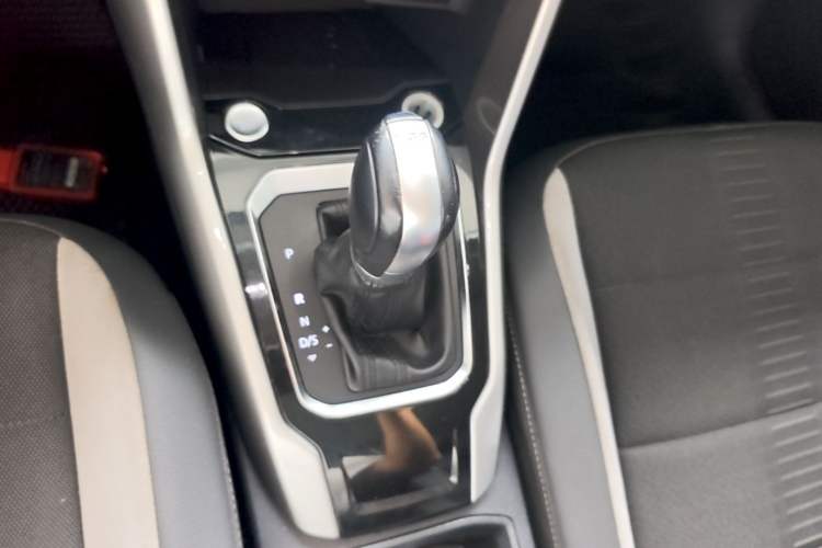 Used Volkswagen T-ROC 2022 280TSI DSG Two-Wheel Drive Elite PLUS Gear Lever
