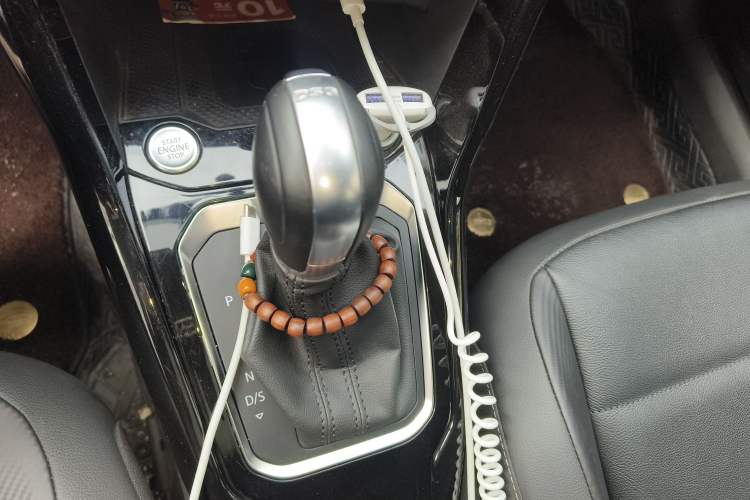 Used Volkswagen T-ROC 2022 280TSI DSG Two-Wheel Drive Comfort PLUS Gear Lever
