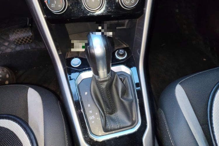Used Volkswagen T-ROC 2022 280TSI DSG Two-Wheel Drive Elite PLUS Gear Lever