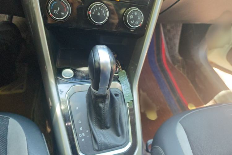 Used Volkswagen T-ROC 2022 280TSI DSG Two-Wheel Drive Elite PLUS Gear Lever