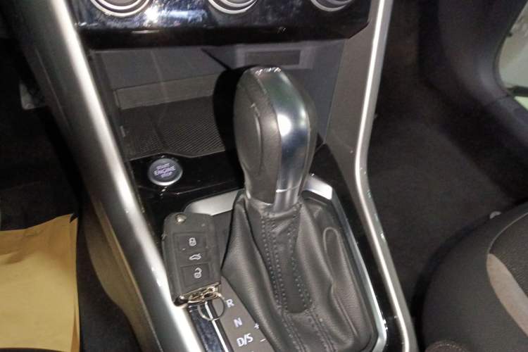 Used Volkswagen T-ROC 2022 280TSI DSG Two-Wheel Drive Elite PLUS Gear Lever