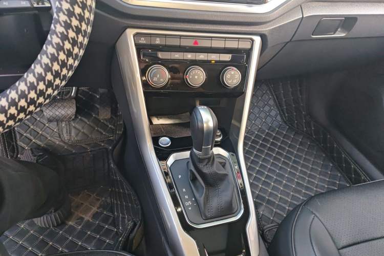 Used Volkswagen T-ROC 2022 280TSI DSG Two-Wheel Drive Elite PLUS Gear Lever