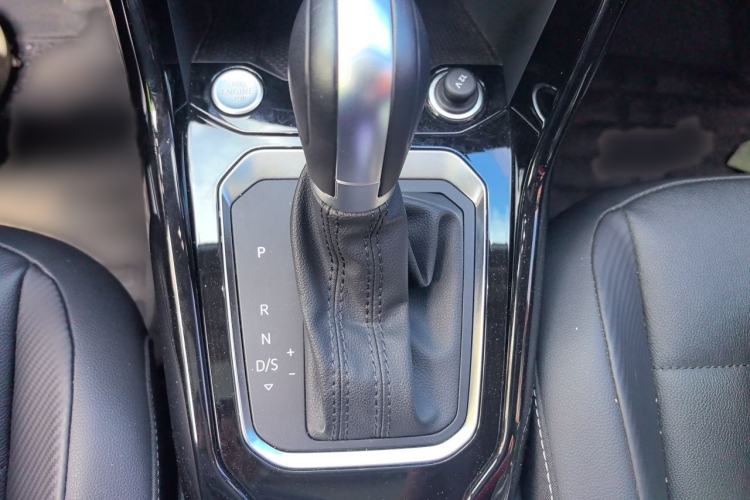 Used Volkswagen T-ROC 2022 280TSI DSG Two-Wheel Drive Comfort PLUS Gear Lever