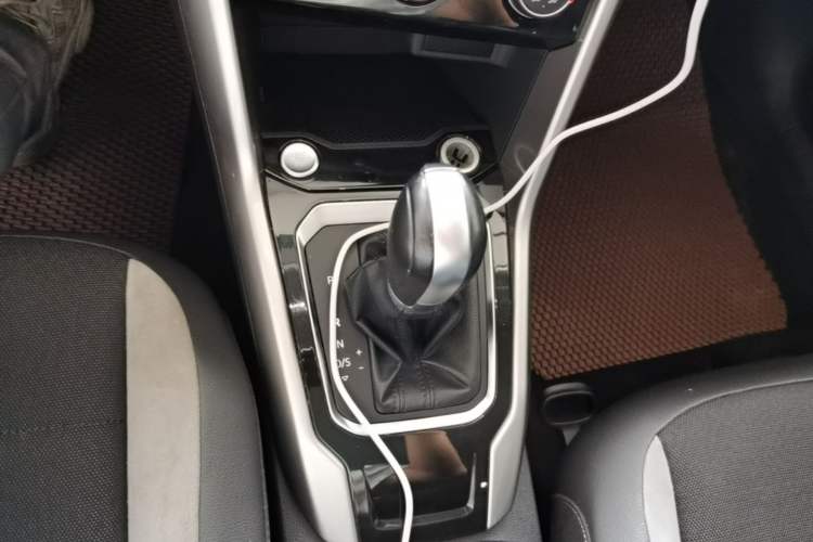 Used Volkswagen T-ROC 2022 280TSI DSG Two-Wheel Drive Elite PLUS Gear Lever