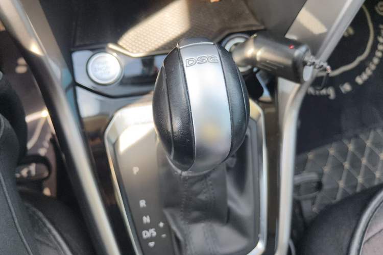 Used Volkswagen T-ROC 2022 280TSI DSG Two-Wheel Drive Elite PLUS Gear Lever