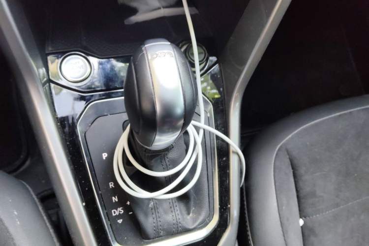 Used Volkswagen T-ROC 2022 280TSI DSG Two-Wheel Drive R-Line Pro PLUS Gear Lever