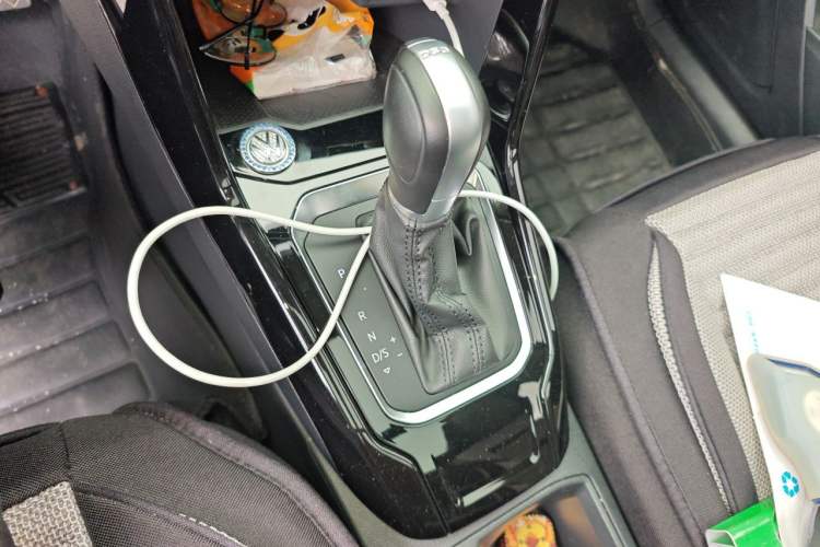 Used Volkswagen T-ROC 2022 280TSI DSG Two-Wheel Drive Comfort PLUS Gear Lever