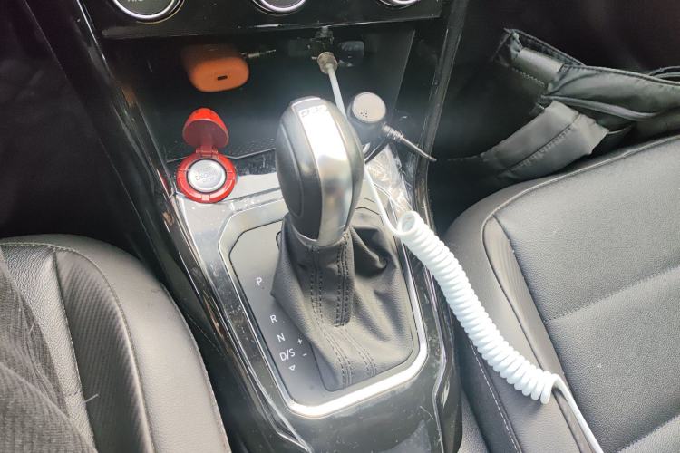 Used Volkswagen T-ROC 2022 280TSI DSG Two-Wheel Drive Comfort PLUS Gear Lever