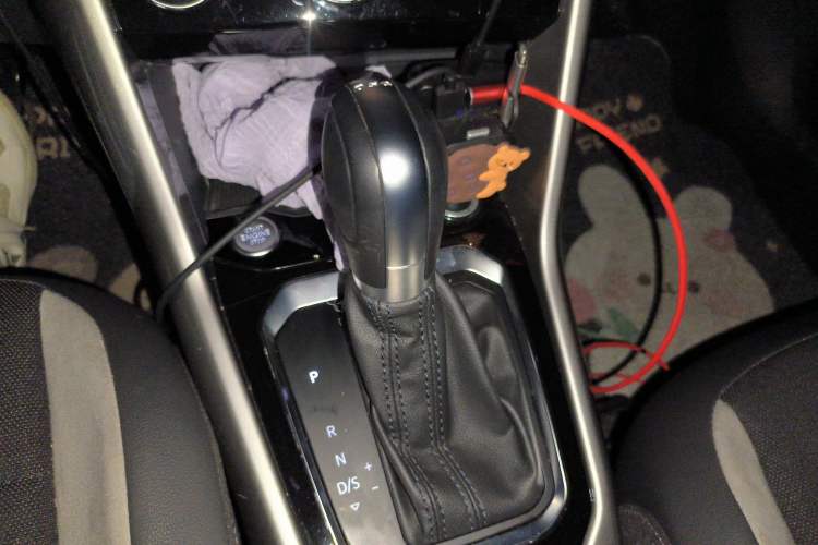 Used Volkswagen T-ROC 2022 280TSI DSG Two-Wheel Drive Elite PLUS Gear Lever