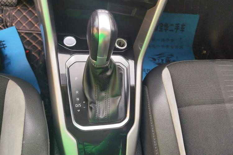 Used Volkswagen T-ROC 2022 280TSI DSG Two-Wheel Drive Elite PLUS Gear Lever